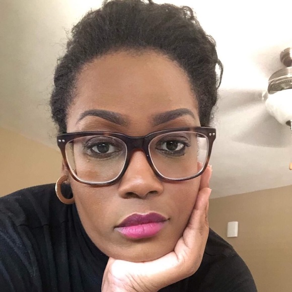 Meet your Posher, Carolyn - Picture 1 of 1